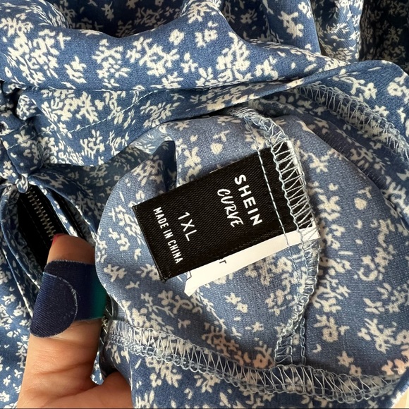 SHEIN Curve Cropped Blue Floral Blouse - Size 1XL - Picture 5 of 5